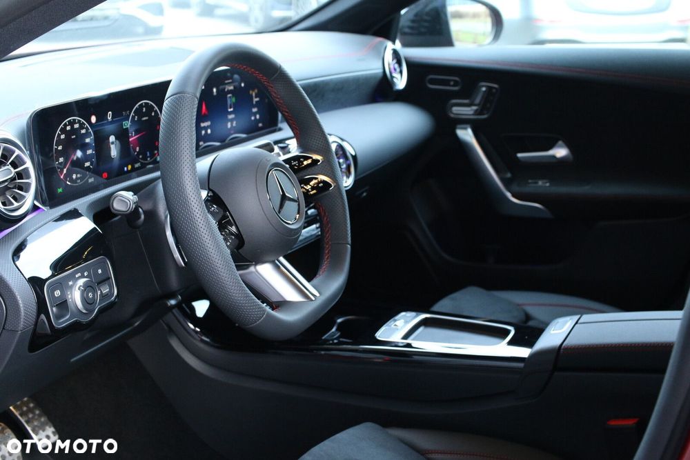 Mercedes-Benz CLA - 12