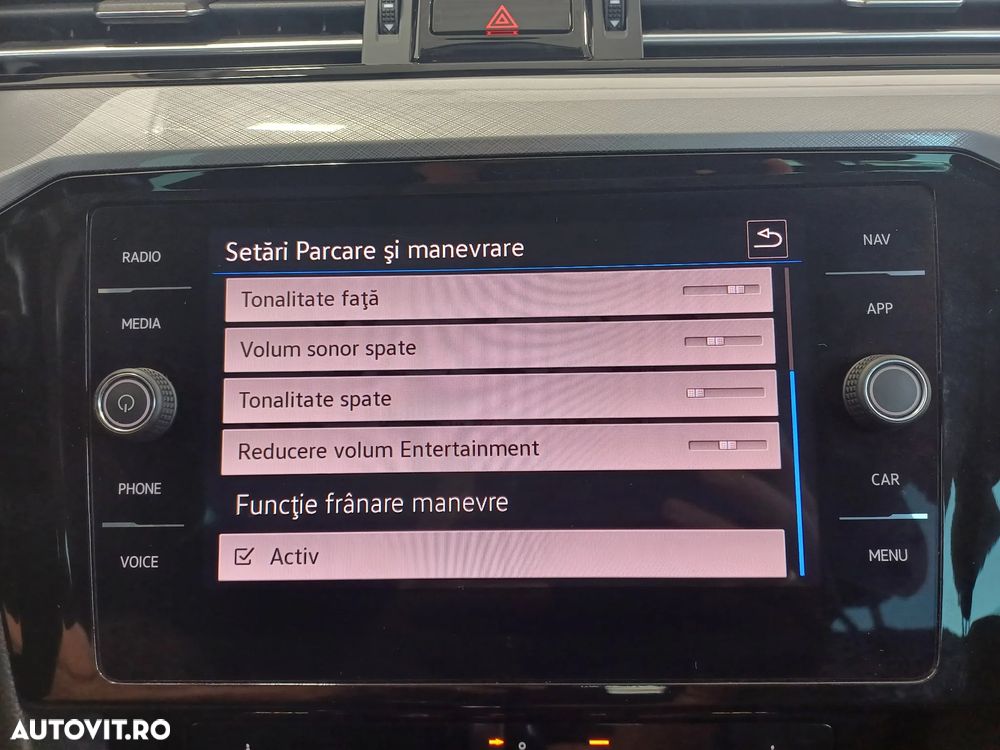 Volkswagen Passat Variant 2.0 TDI DSG Comfortline - 24