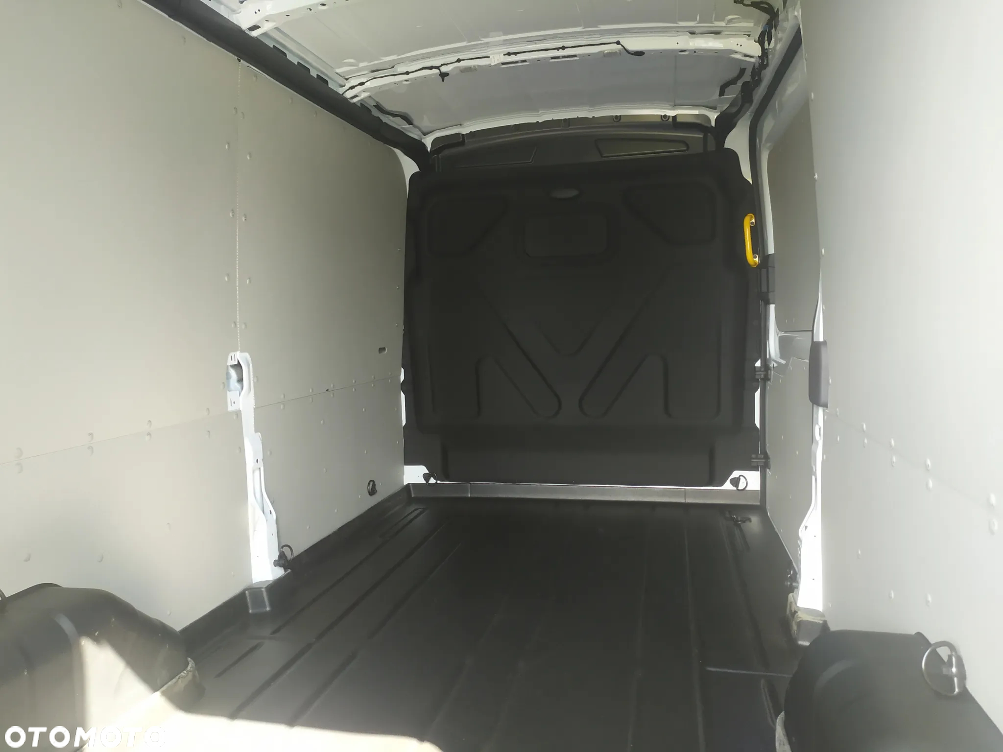 Ford TRANSIT 350 L3H2 - 14