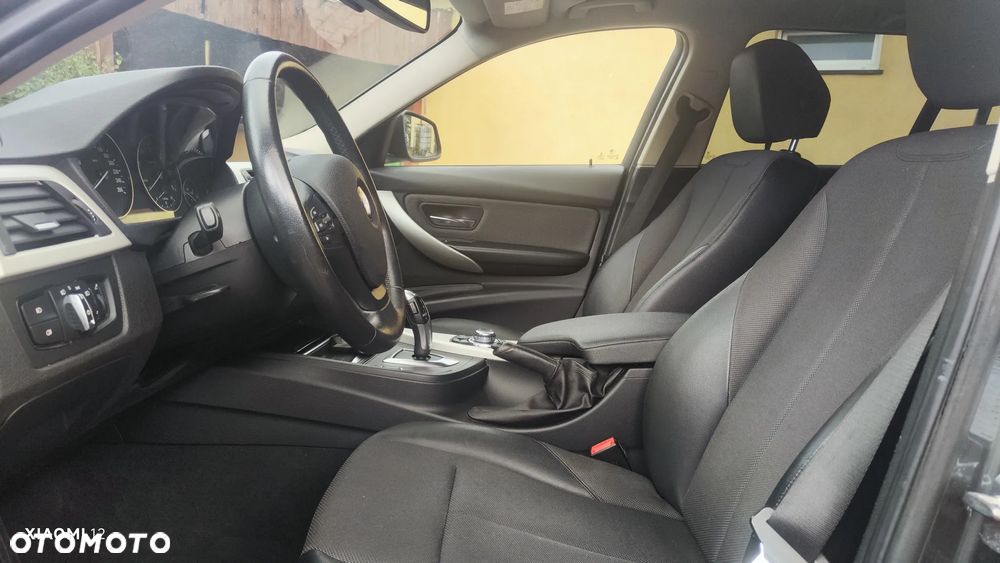 BMW Seria 3 320d Luxury Line - 13