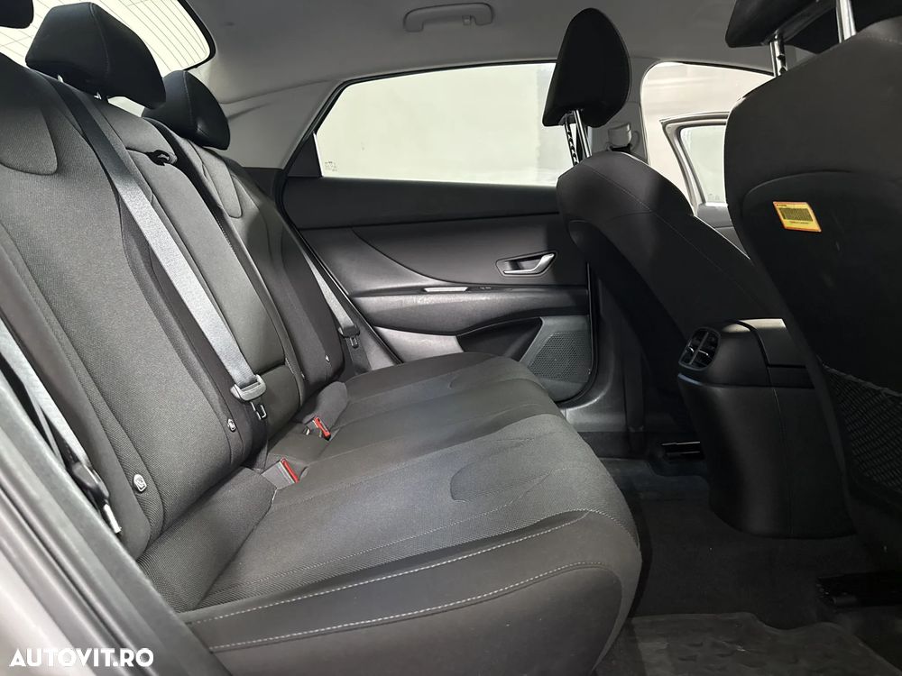 Hyundai Elantra - 13