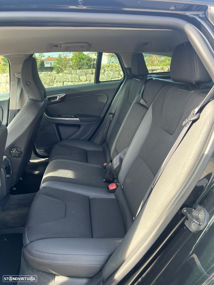 Volvo V60 1.6 D2 Drive Momentum Powershift Start/Stop - 9
