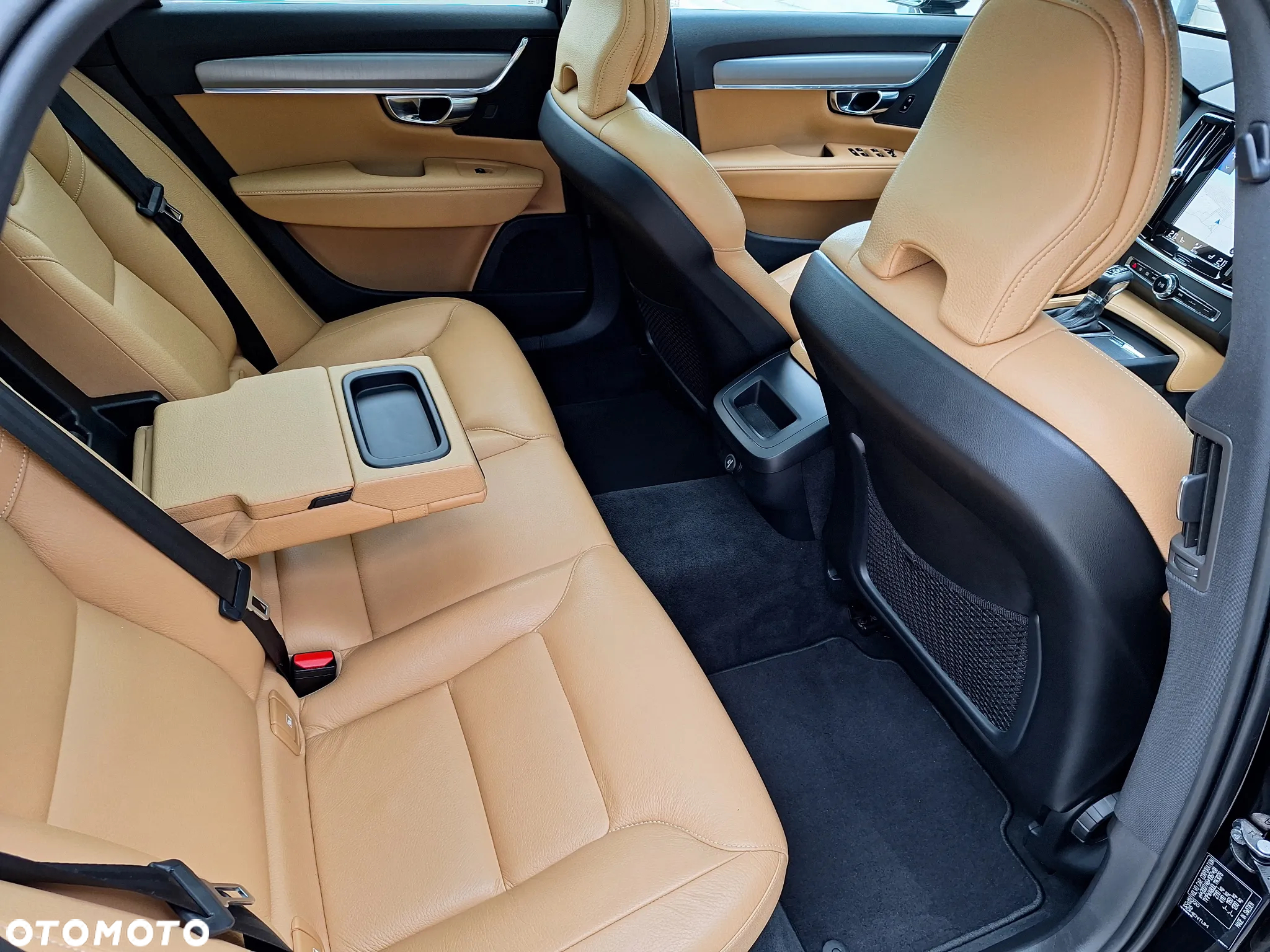Volvo V90 D4 Momentum Pro - 25