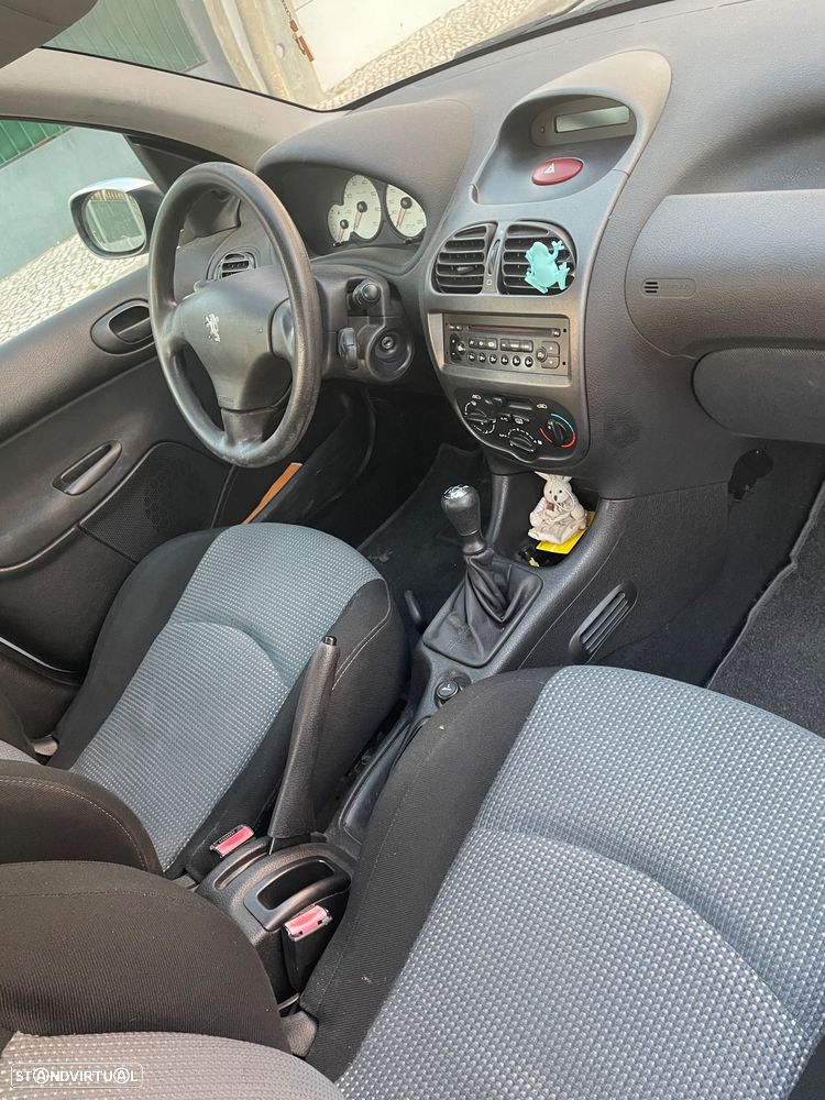 Peugeot 206 - 8