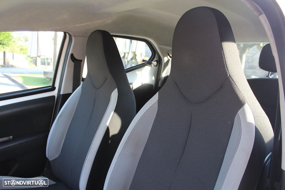 Toyota Aygo x-clusiv - 10