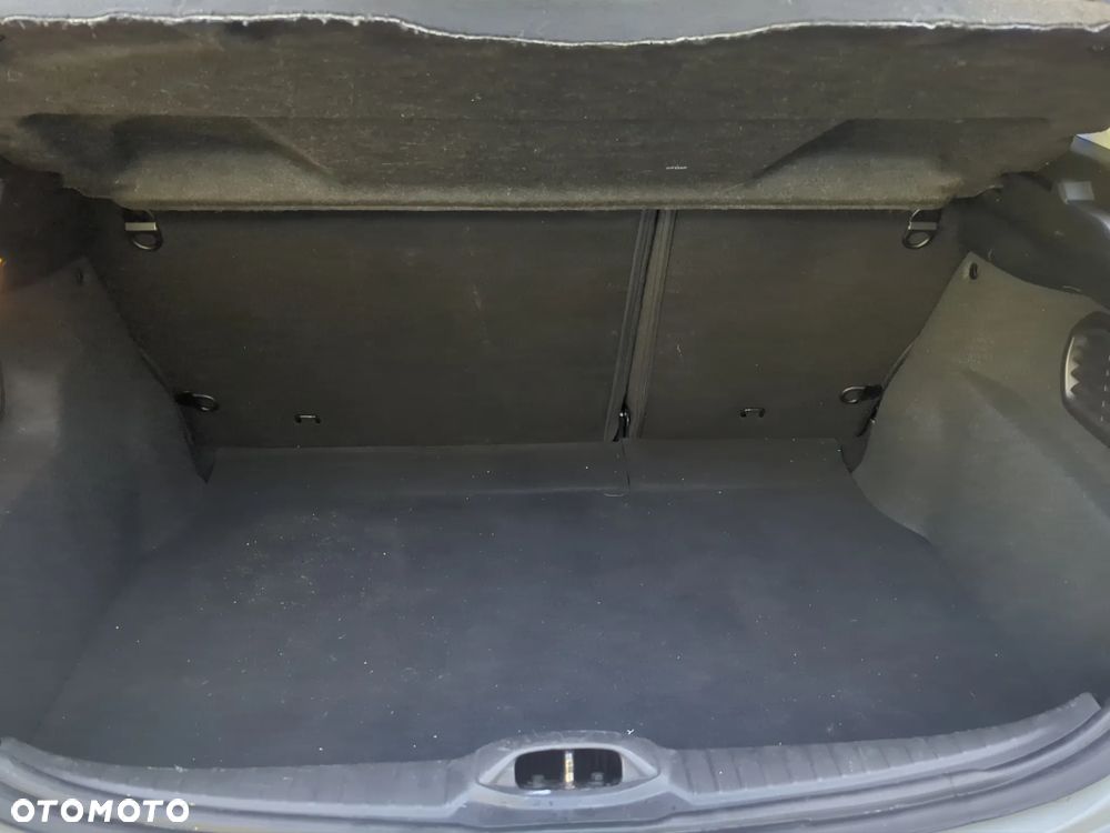 Peugeot 208 - 17