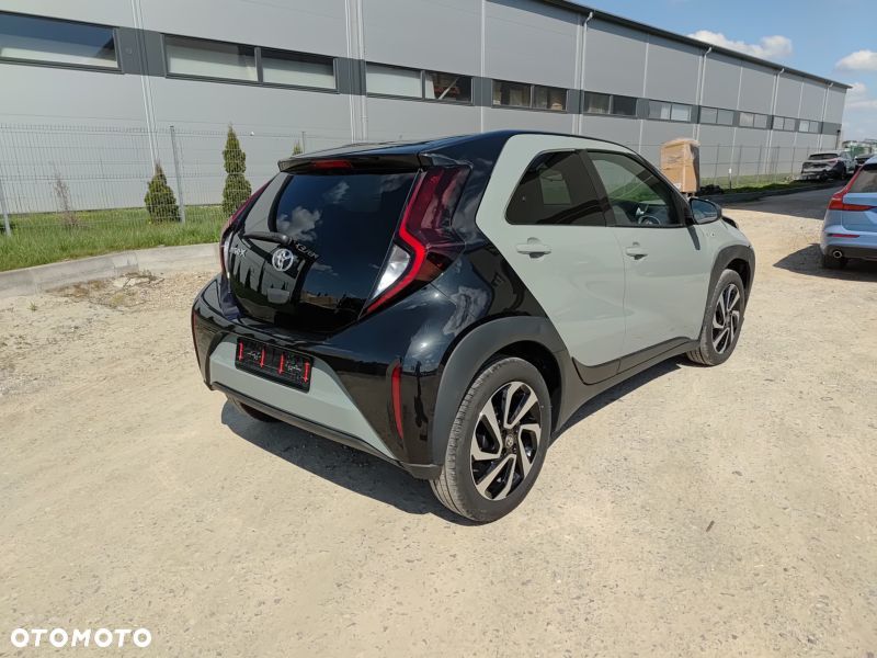 Toyota Aygo X 1.0 VVT-i Color Edition X-shift - 10
