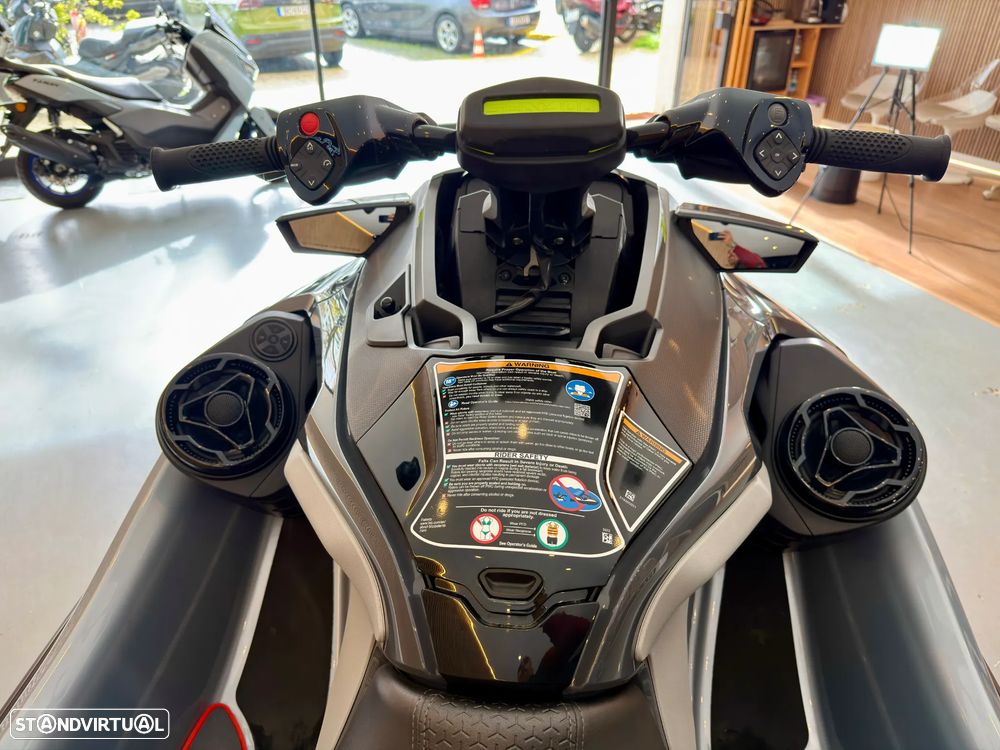 Sea-Doo RXT-X 325 RS - 21