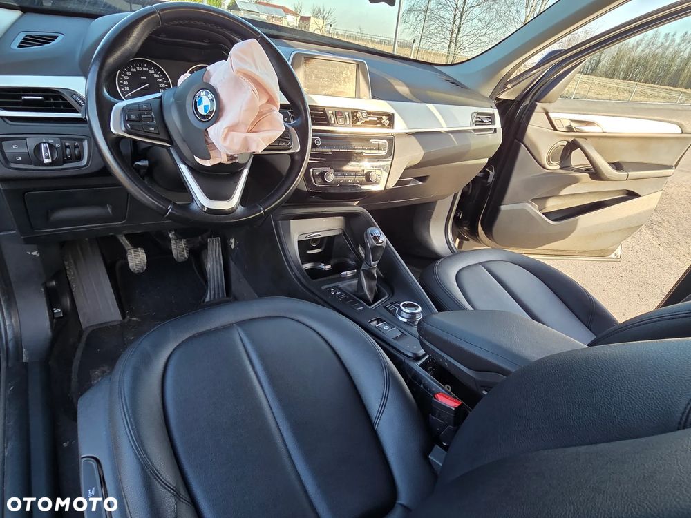 BMW X1 sDrive16d Sport Line - 23