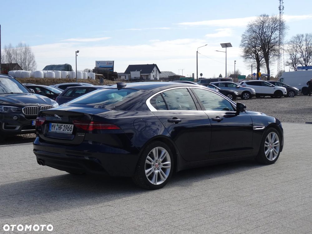 Jaguar XE 2.0 D180 R-Dynamic SE - 12