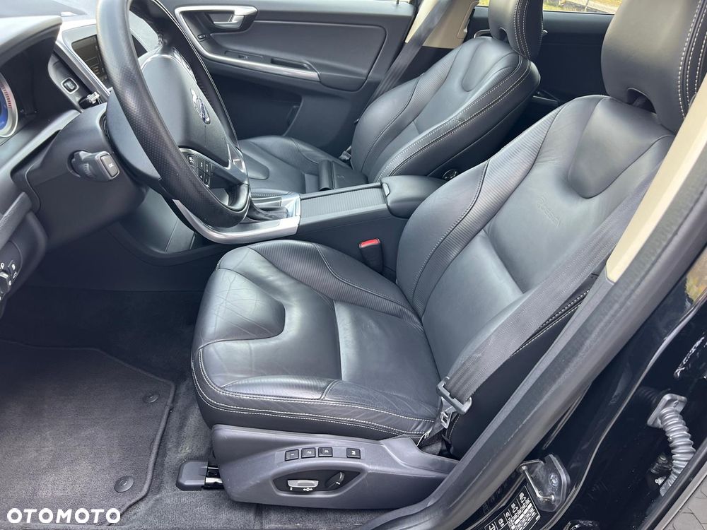 Volvo XC 60 D4 AWD R-Design Kinetic - 13