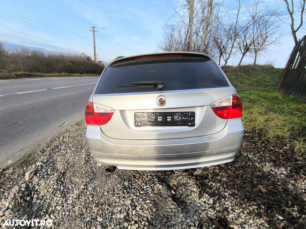 BMW Seria 3 320i Touring - 8