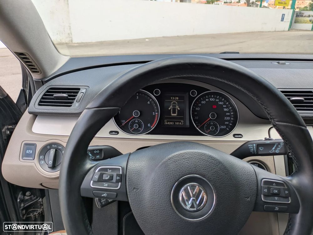 VW Passat Variant 1.6 TDI Confortline BlueMotion - 14