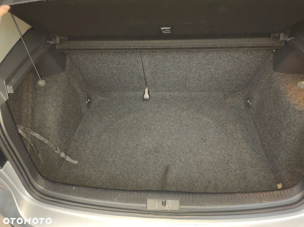 Volkswagen Golf - 22