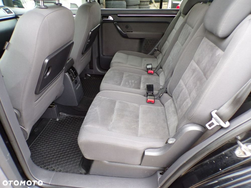 Volkswagen Touran - 26