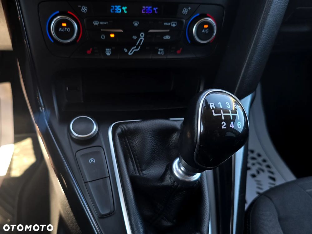 Ford Focus 1.0 EcoBoost Titanium - 28