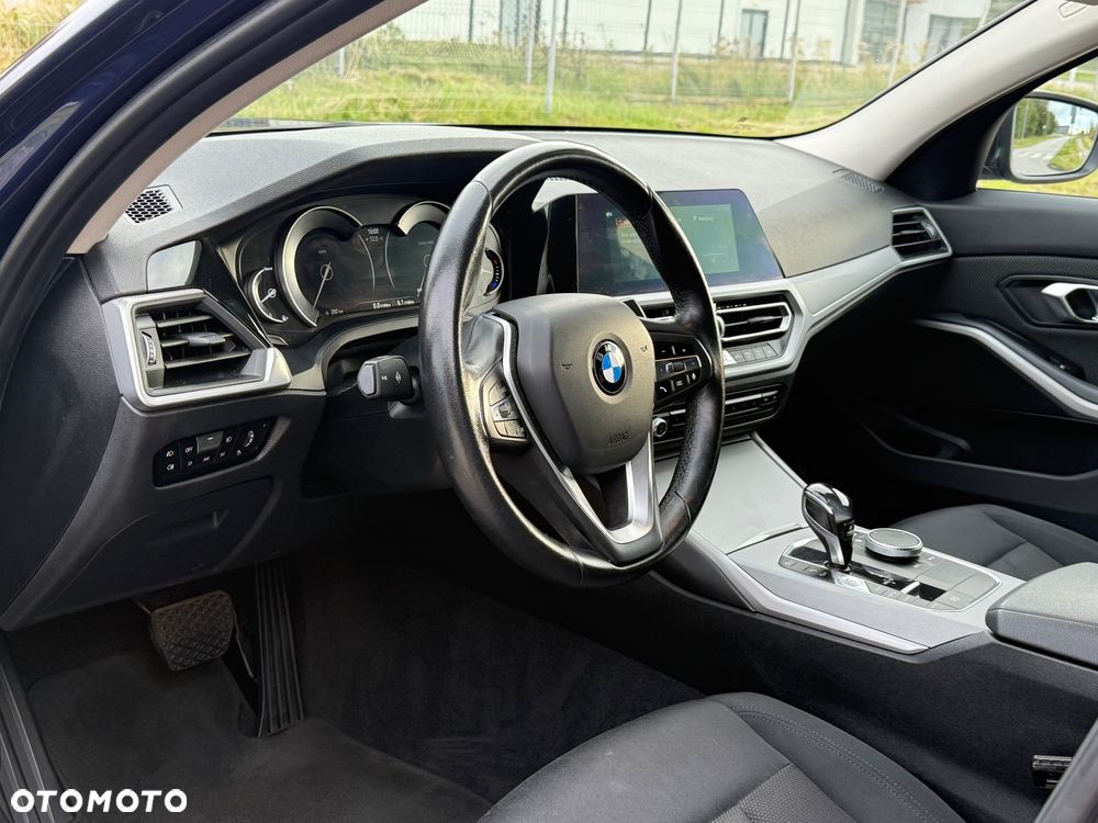 BMW Seria 3 320d Sport Line Shadow - 17