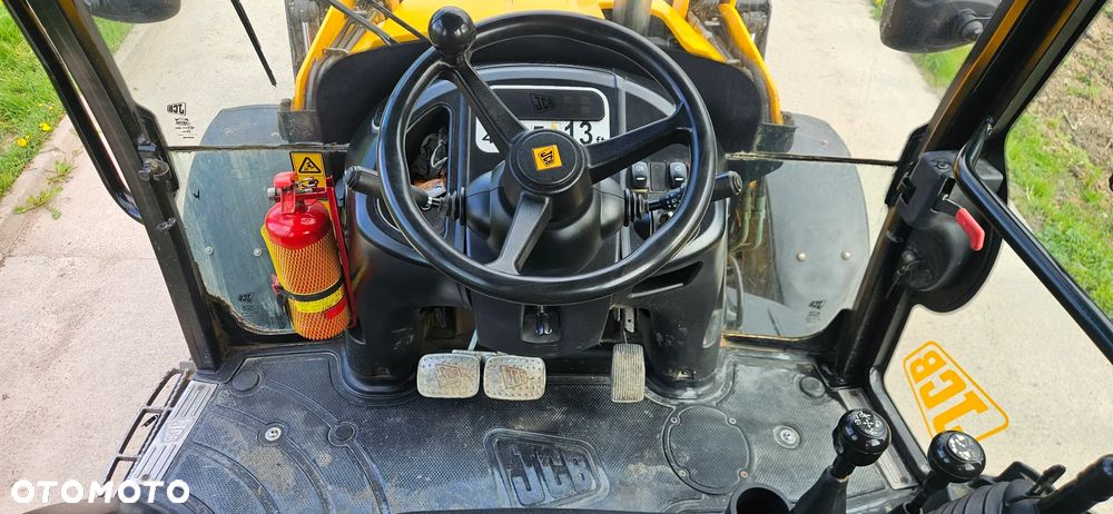 JCB 3CX - 8