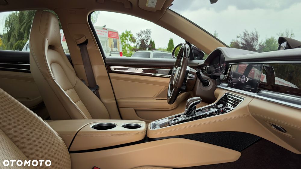 Porsche Panamera 4S - 34