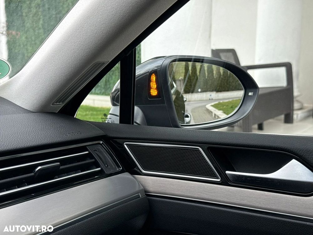 Volkswagen Passat 2.0 TDI SCR Elegance - 25