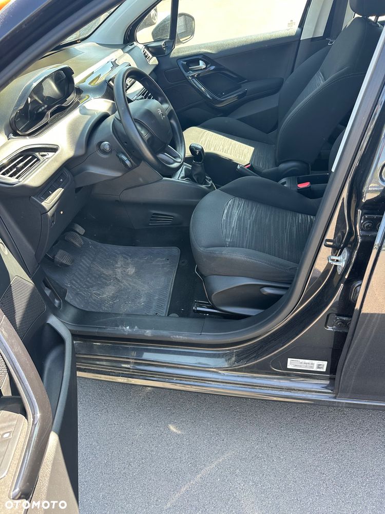 Peugeot 208 - 6