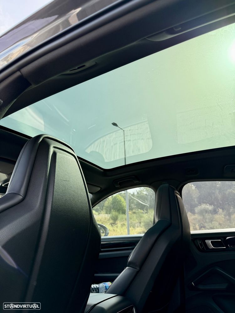 Porsche Cayenne Coupé E-Hybrid - 12