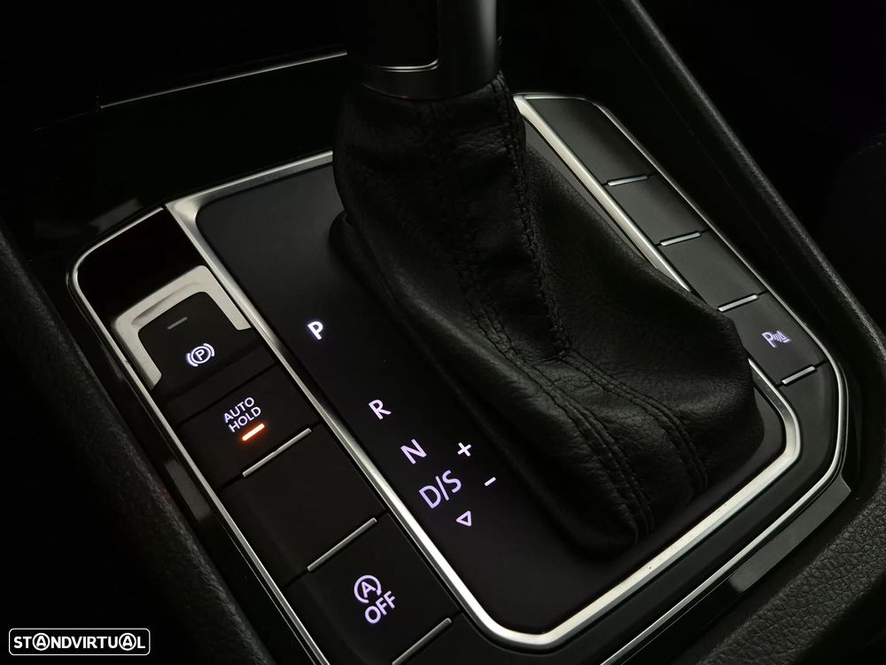 VW Golf Sportsvan 1.6 TDI Highline DSG - 17