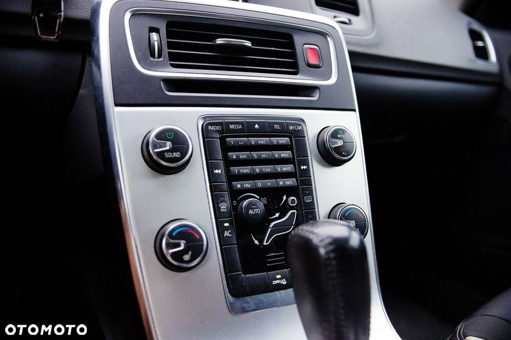 Volvo V60 D4 Geartronic RDesign - 26