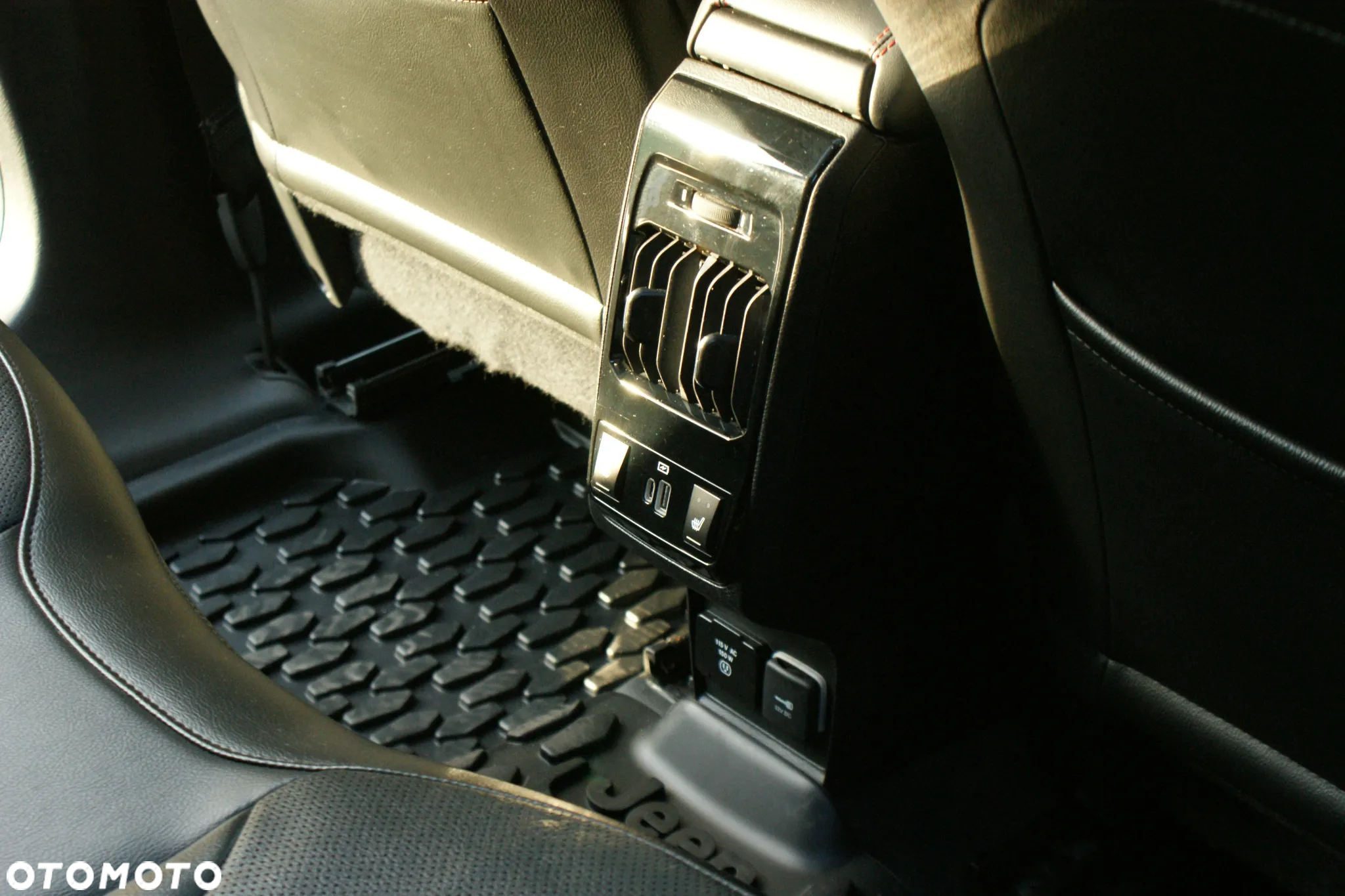 Jeep Compass - 34