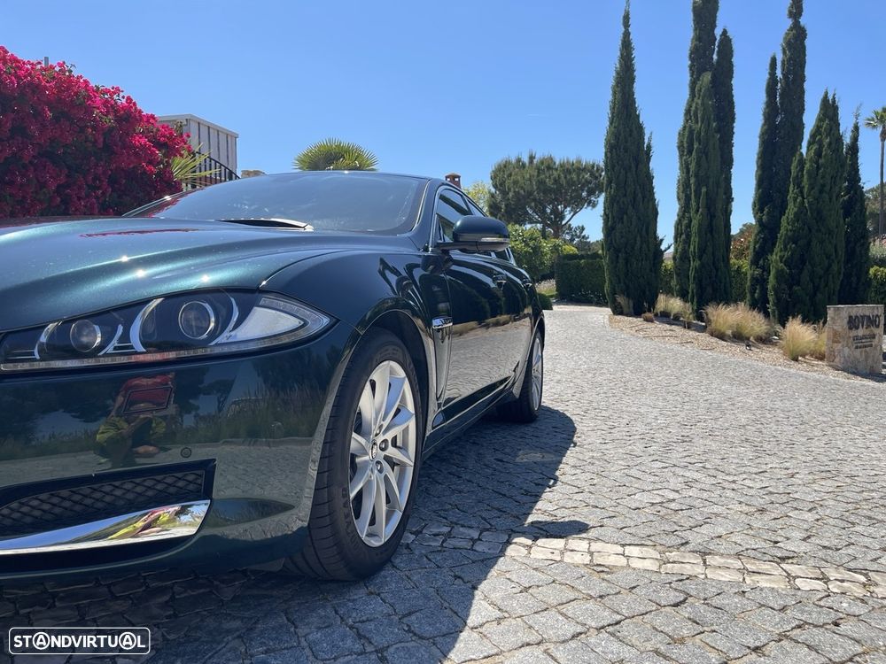 Jaguar XF Sportbrake 2.2 D Luxury - 10