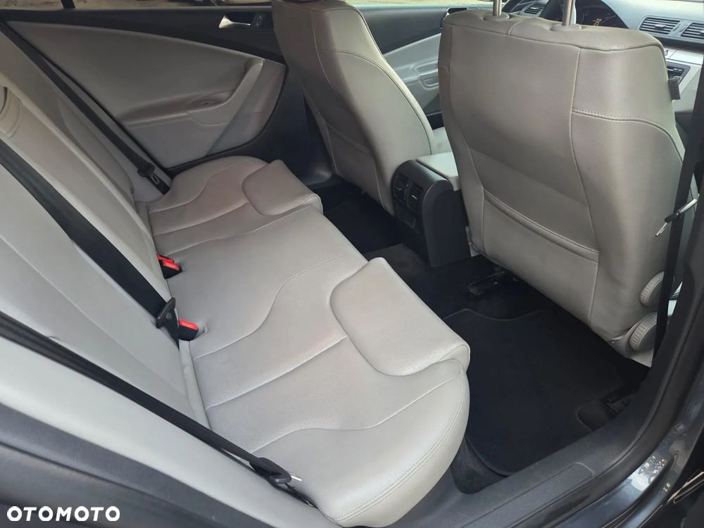 Volkswagen Passat 2.0 TSI Highline DSG - 13