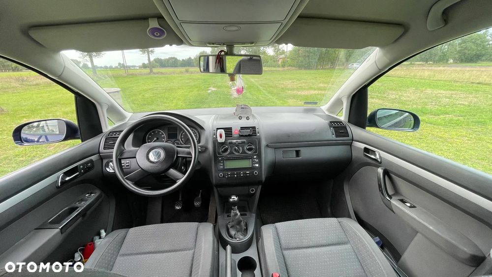 Volkswagen Touran 1.6 FSI - 8