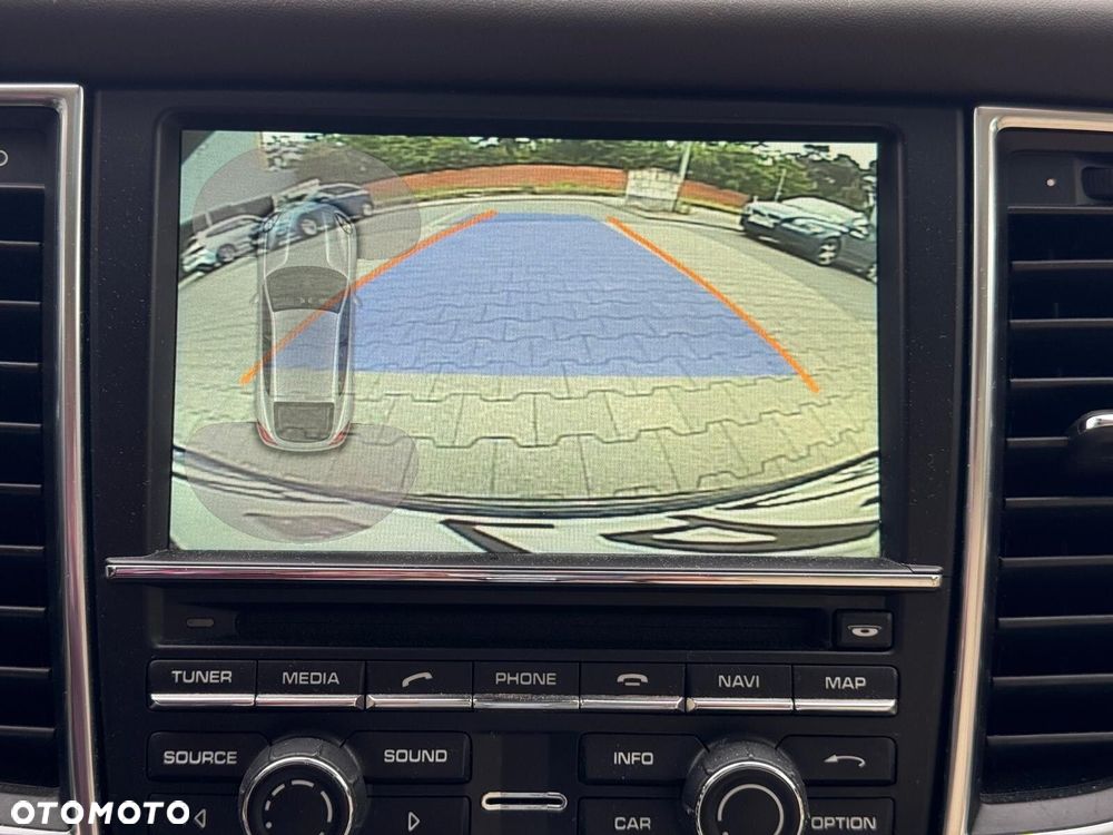 Porsche Panamera 4 - 19