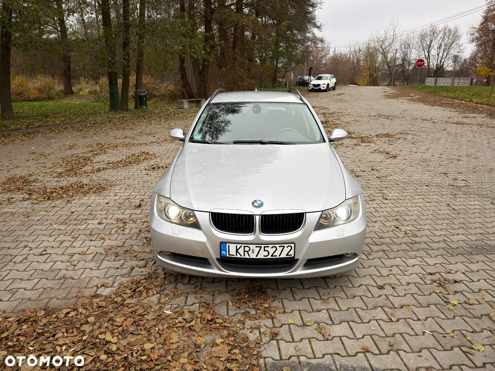 BMW Seria 3 318i Touring - 2