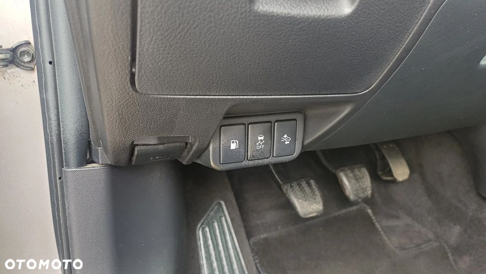 Toyota Avensis 1.8 Premium - 18