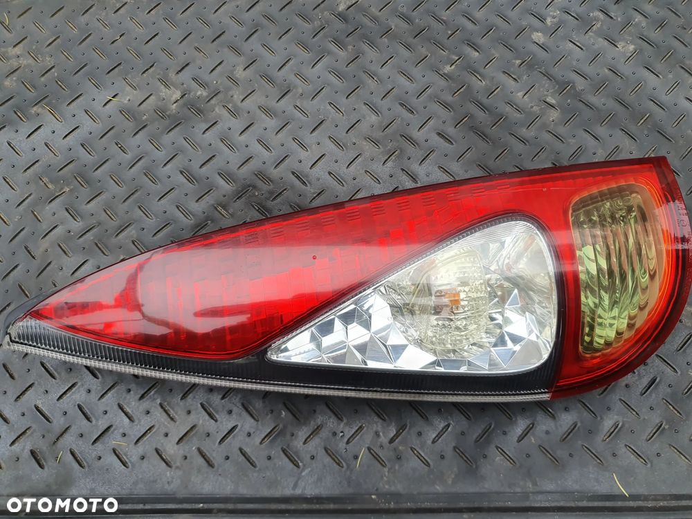TOYOTA YARIS VERSO LIFT LAMPA LEWA TYŁ TYLNIA EUROPA + WTYCZKA INSTALACJA - 1