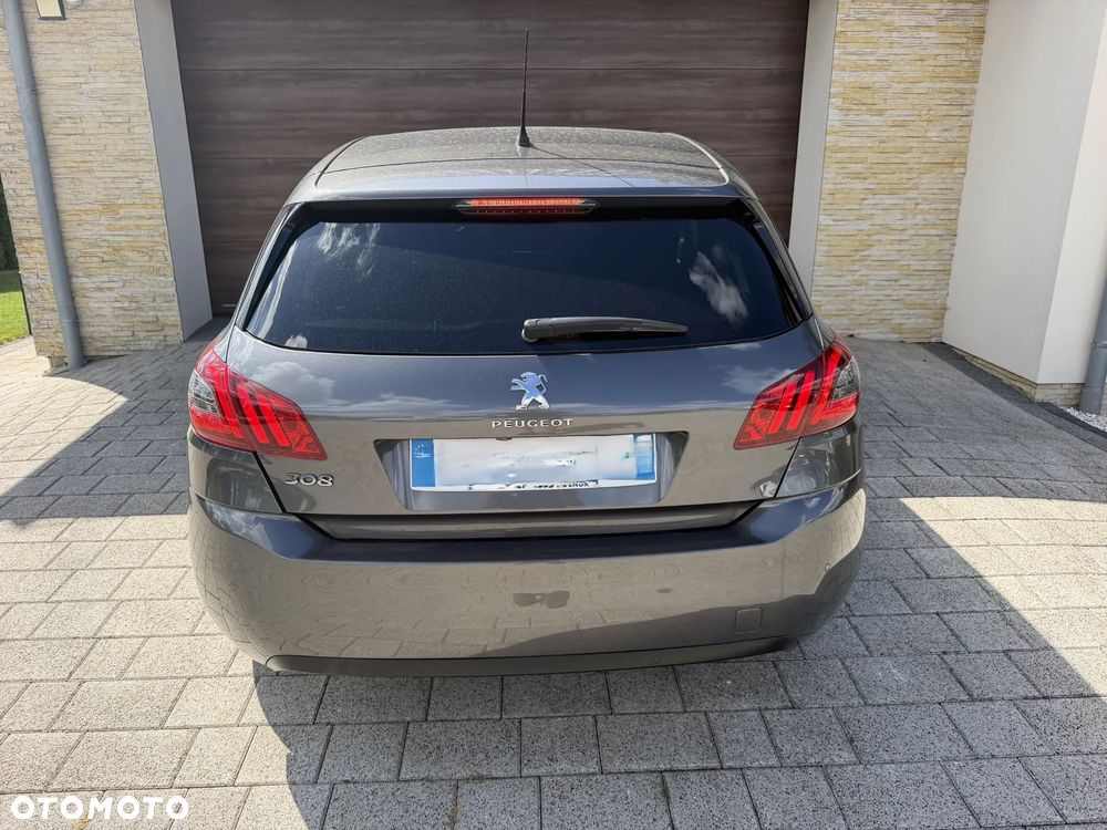 Peugeot 308 - 8