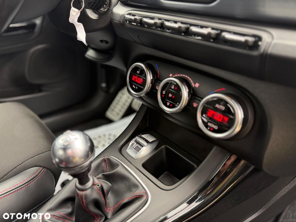 Alfa Romeo Giulietta 2.0 JTDM Distinctive - 9