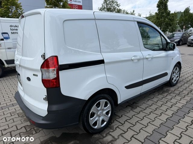 Ford Transit Courier - 11