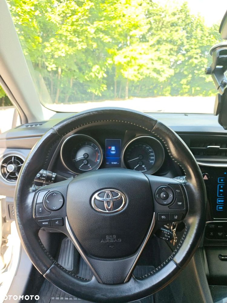 Toyota Auris - 18