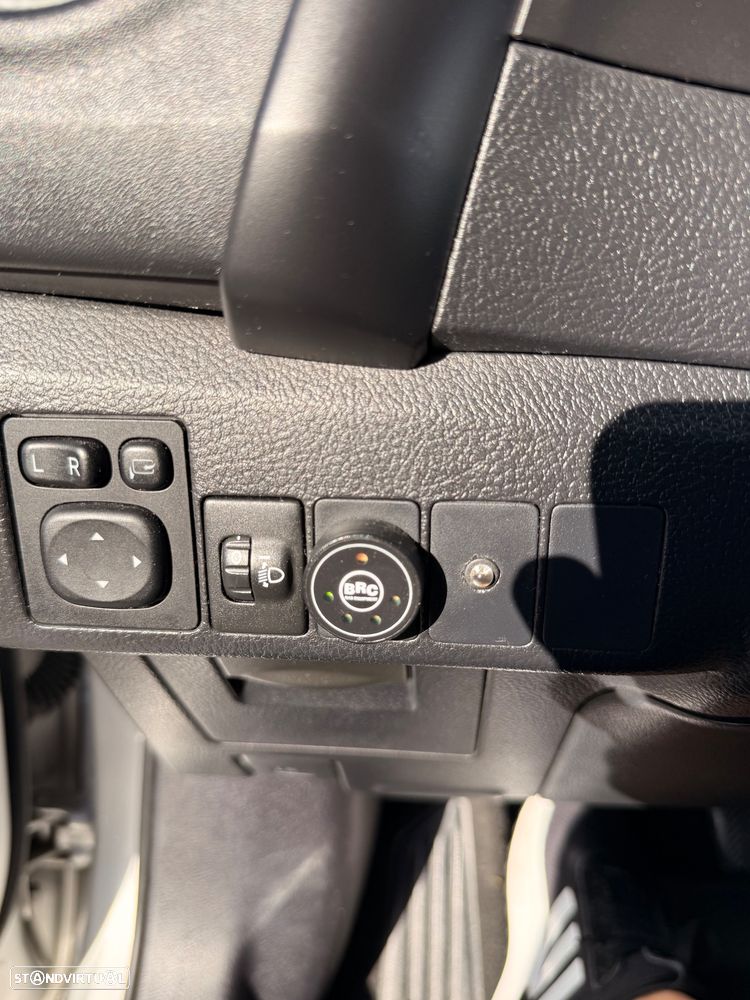 Toyota Auris Touring Sports 1.8 HSD Comfort+P.Sport - 8