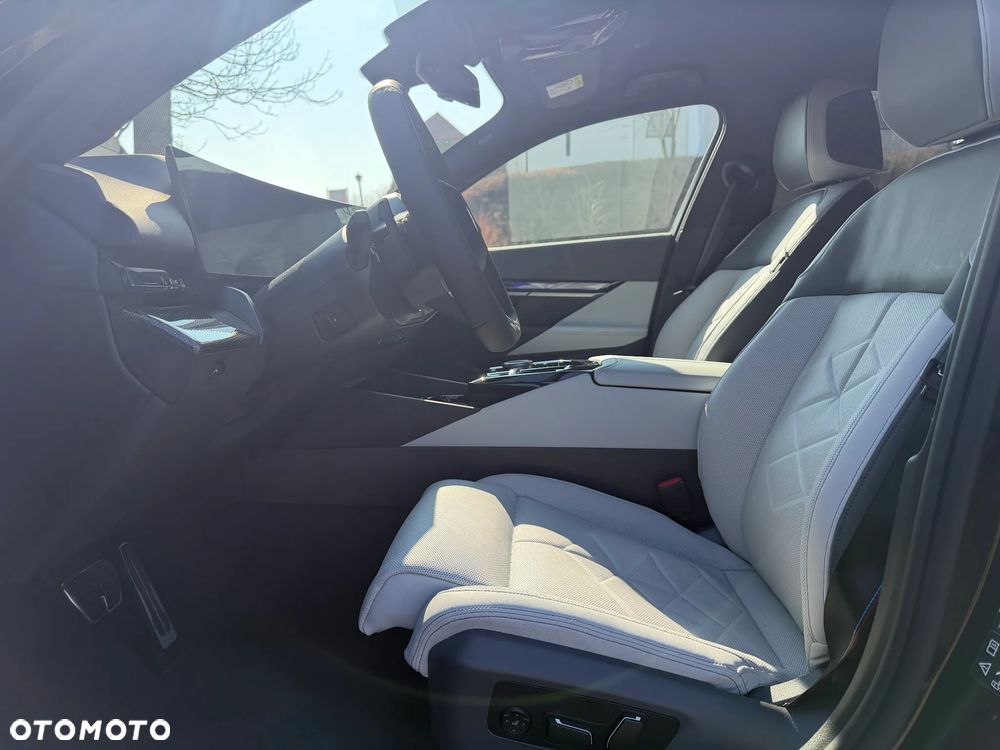 BMW Seria 5 540d xDrive mHEV M Sport - 18