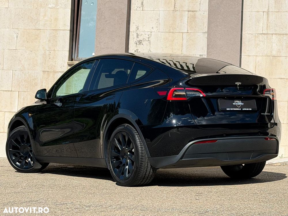 Tesla Model Y Long Range Dual Motor AWD - 3