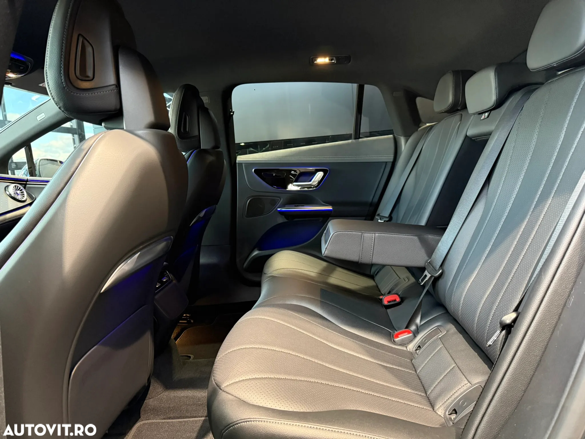 Mercedes-Benz EQE 350 4MATIC - 12