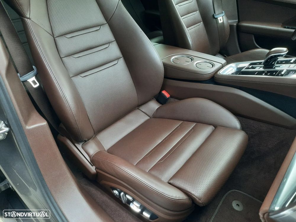 Porsche Panamera 4 E-Hybrid - 51