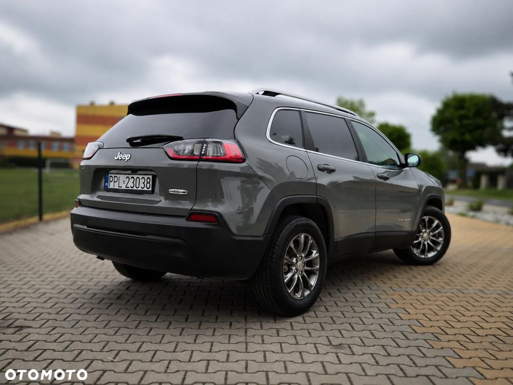 Jeep Cherokee - 4
