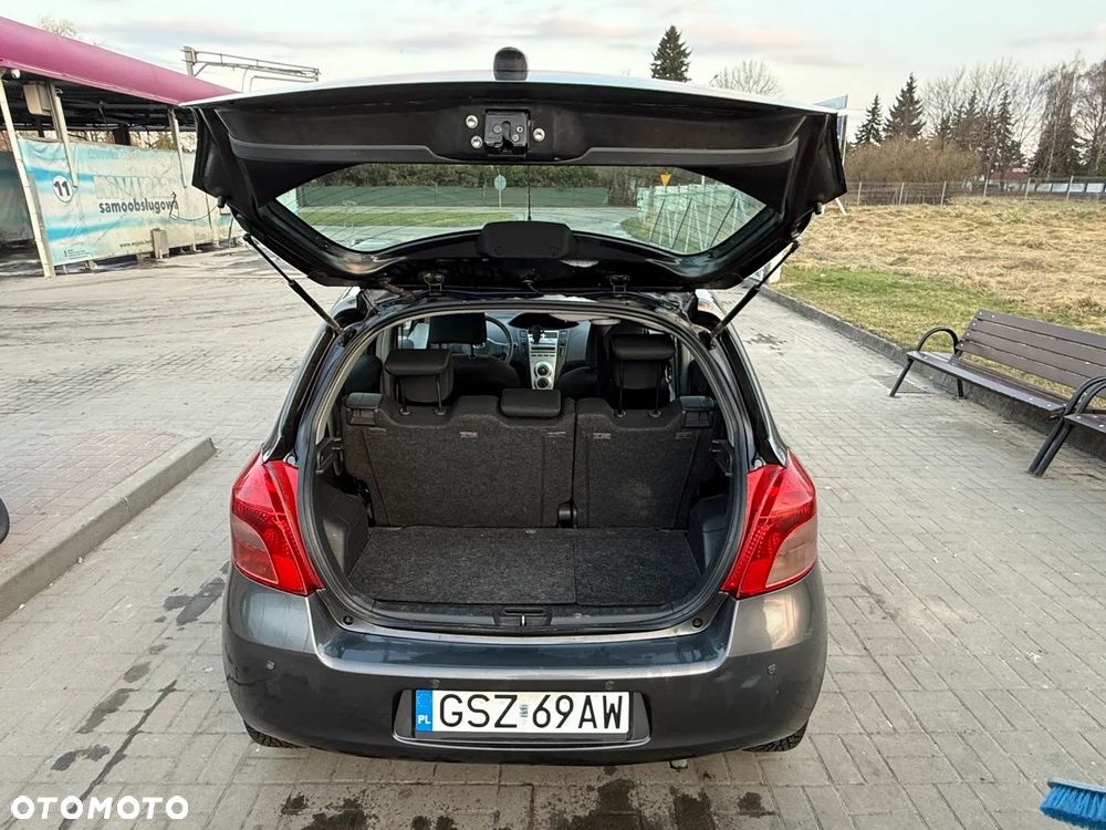 Toyota Yaris 1.3 Terra - 12