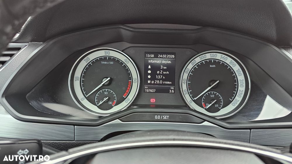 Skoda Superb 2.0 TDI DSG Premium Edition - 11