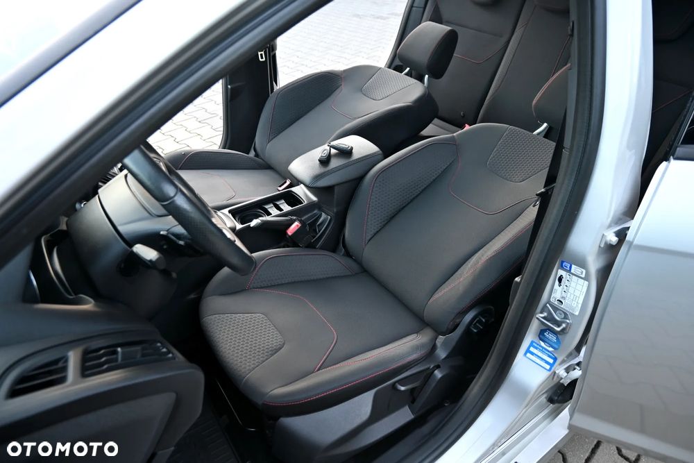 Ford Focus 1.5 EcoBoost ST-Line - 28