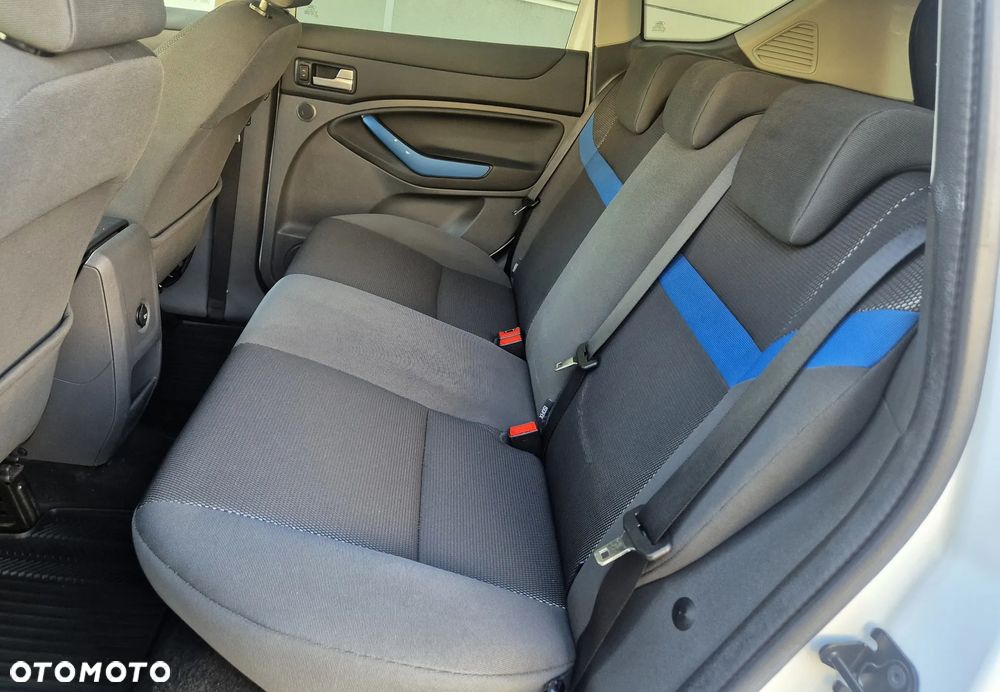 Ford Kuga 2.0 TDCi 2x4 Titanium - 13